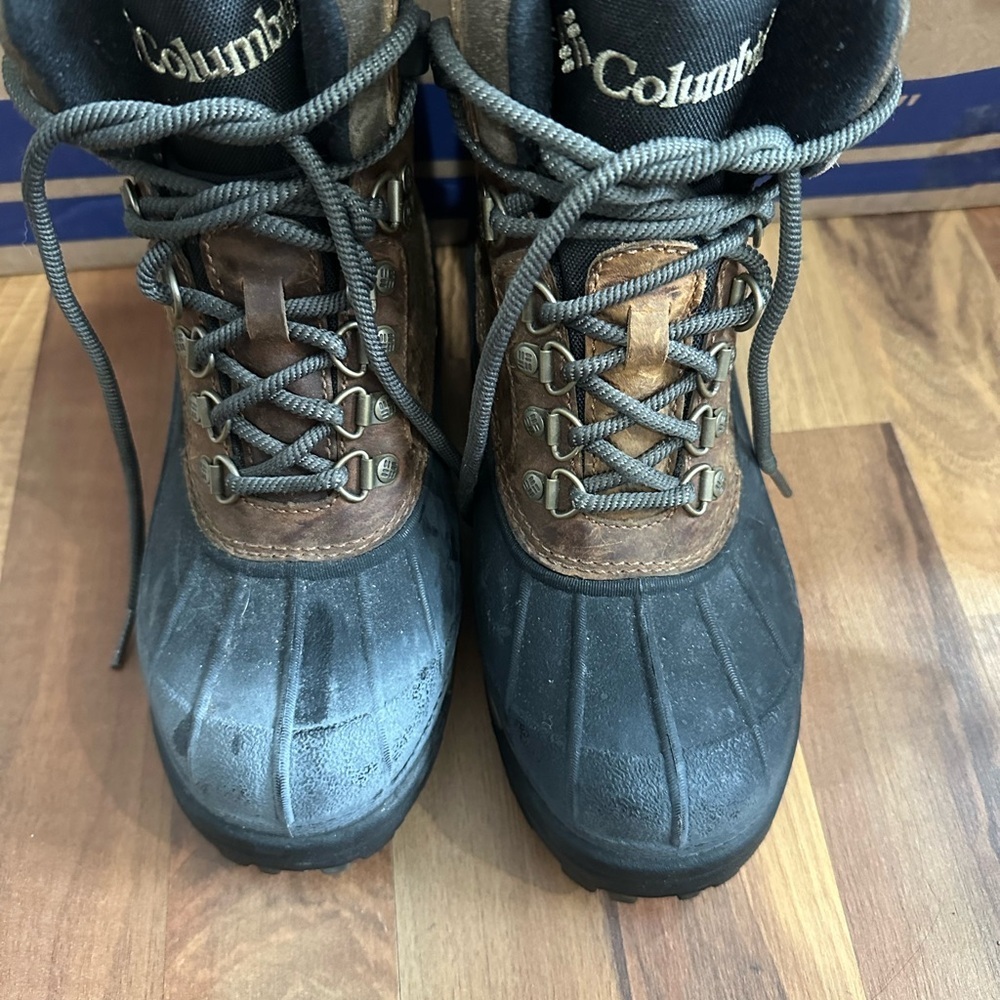 Columbia' Black and Brown Boots